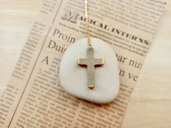 cross-shape diffuser necklace