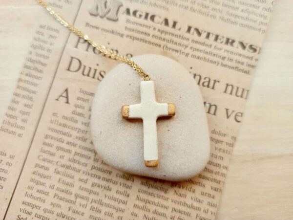 cross-shape diffuser necklace