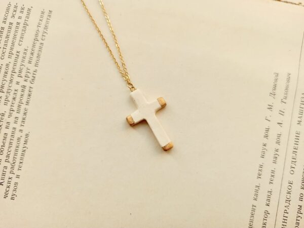 cross-shape diffuser necklace