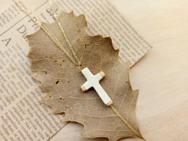 cross-shape diffuser necklace