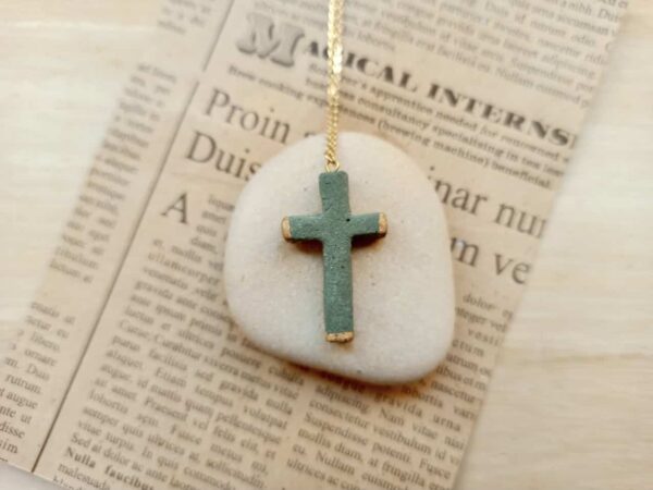 cross-shape diffuser necklace