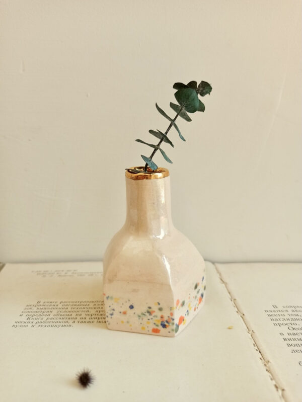 colour spotted pearl vase