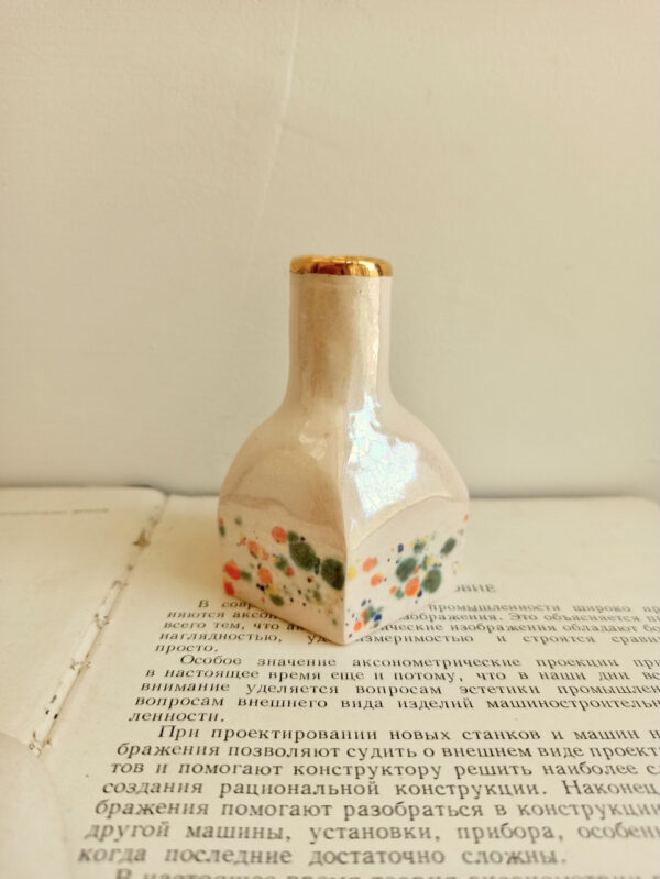 colour spotted pearl vase