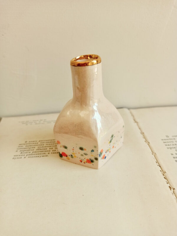 colour spotted pearl vase