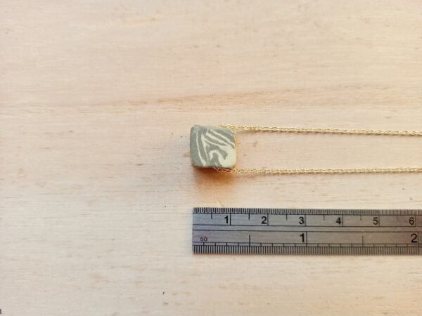 twisted-colored-body diffuser stone necklace