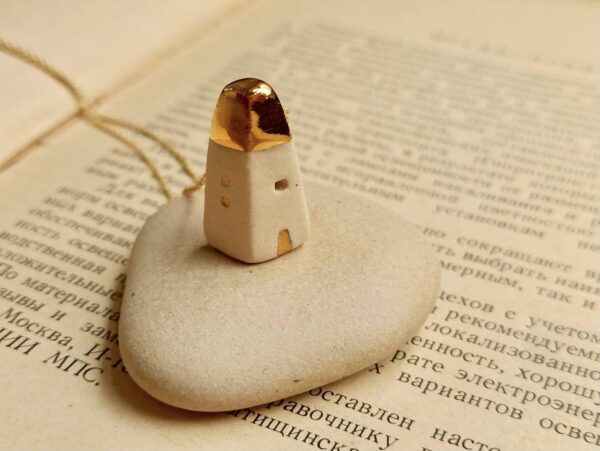 golden house diffuser necklace