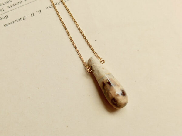 Slender droplet ceramic diffuser necklace